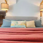 Tzane Luxury - Luxury In The Center For Comfort & Privacy By Mana Gers Pensjonat 3*
